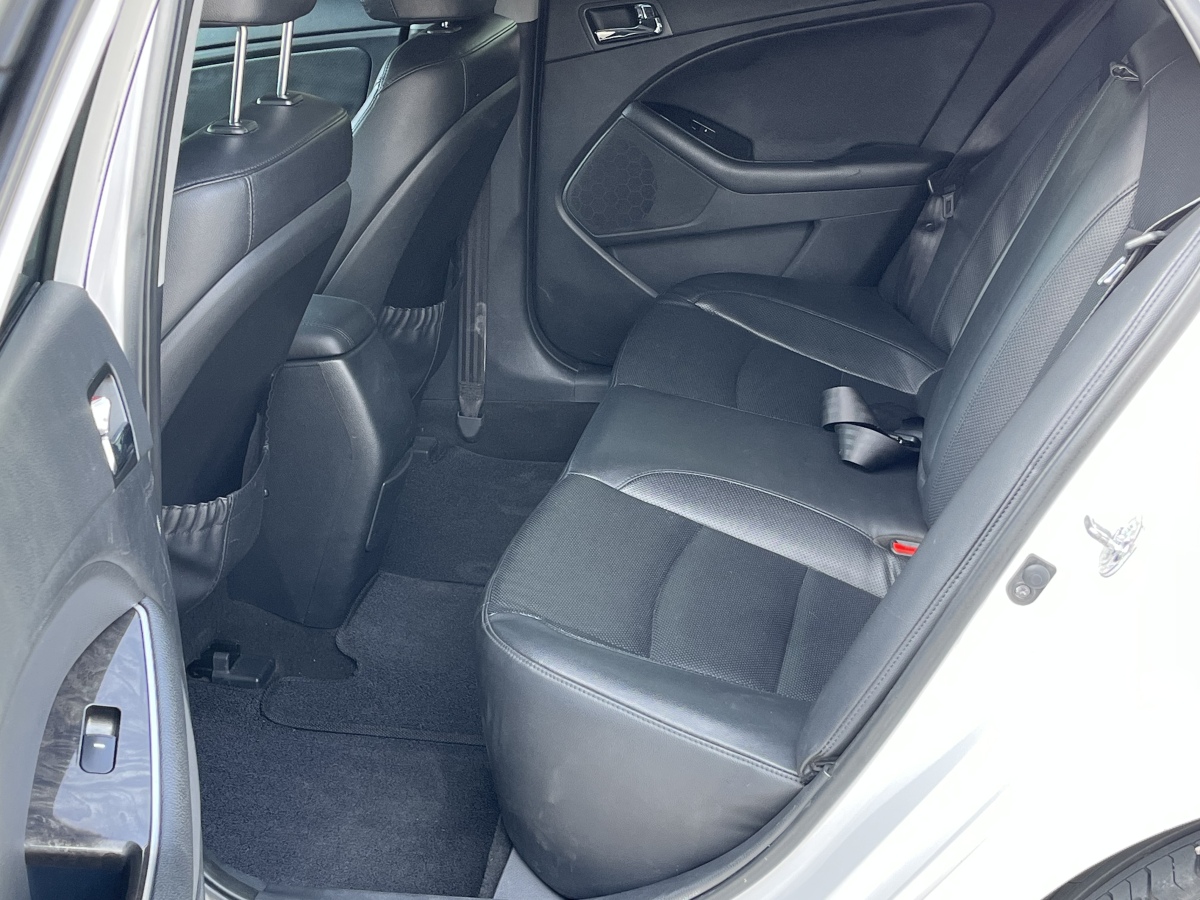 Kia K5 (Imported) 2015 immagine di auto #17