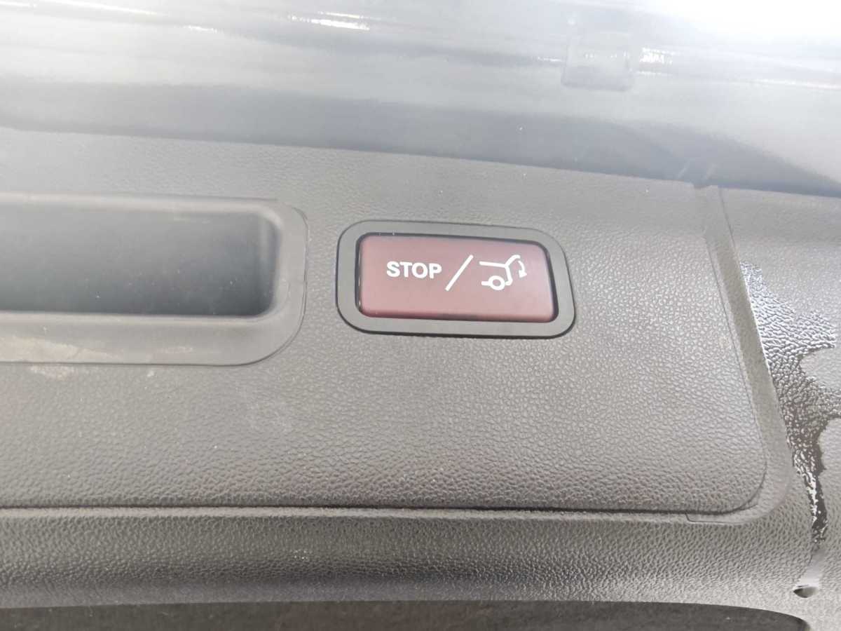 Mercedes-Benz R Class 2016 car image #17