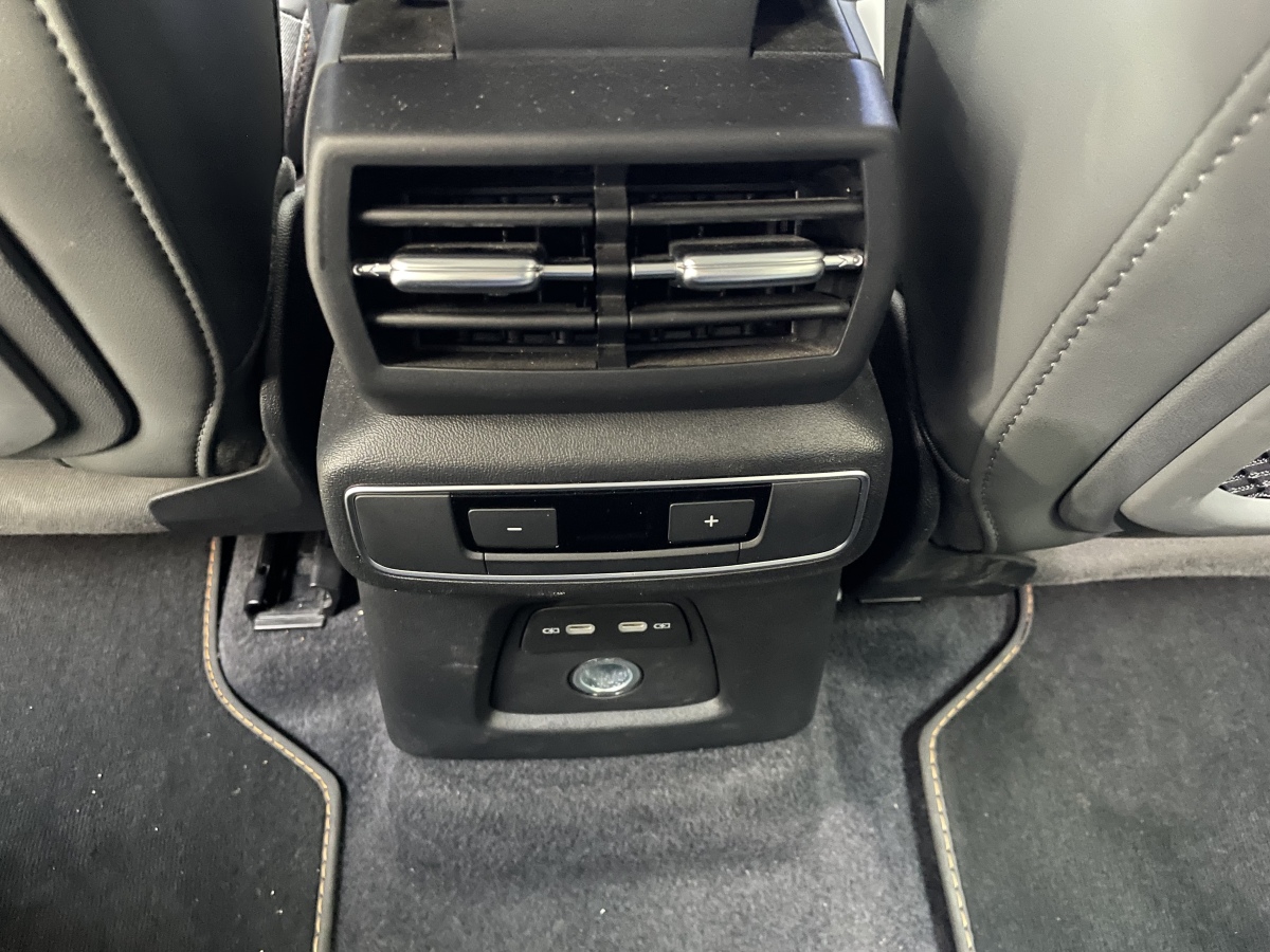 Audi Q4 e-tron 2023 #17 Audi Q4 e-tron 2023 صورة سيارة #17