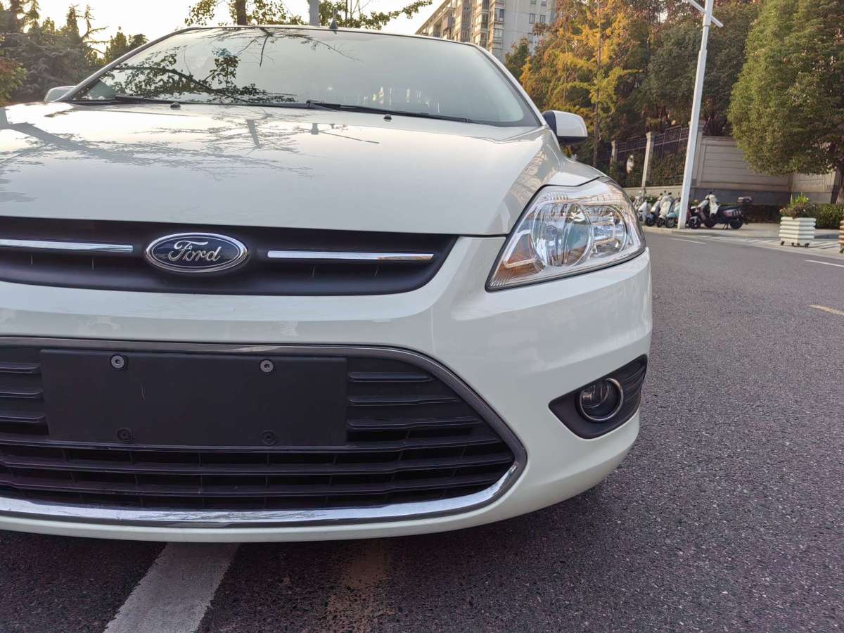 Ford Focus (Imported) 2014 car image #17
