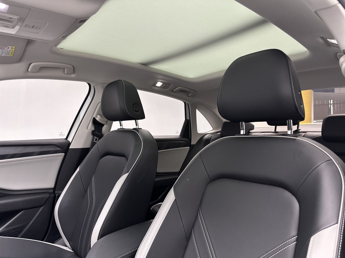 Jetta VA7 2025 car image #17