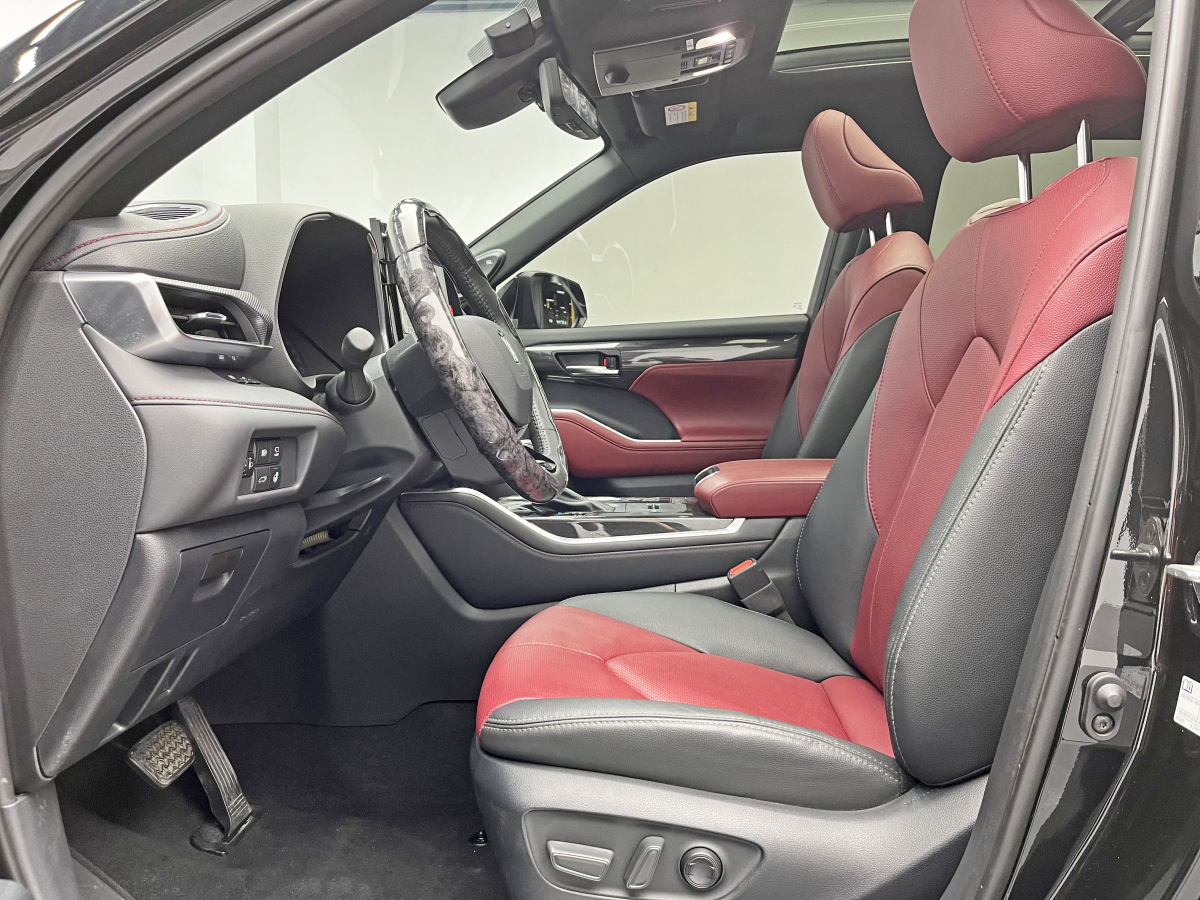 Toyota Crown Kluger 2024 immagine di auto #17