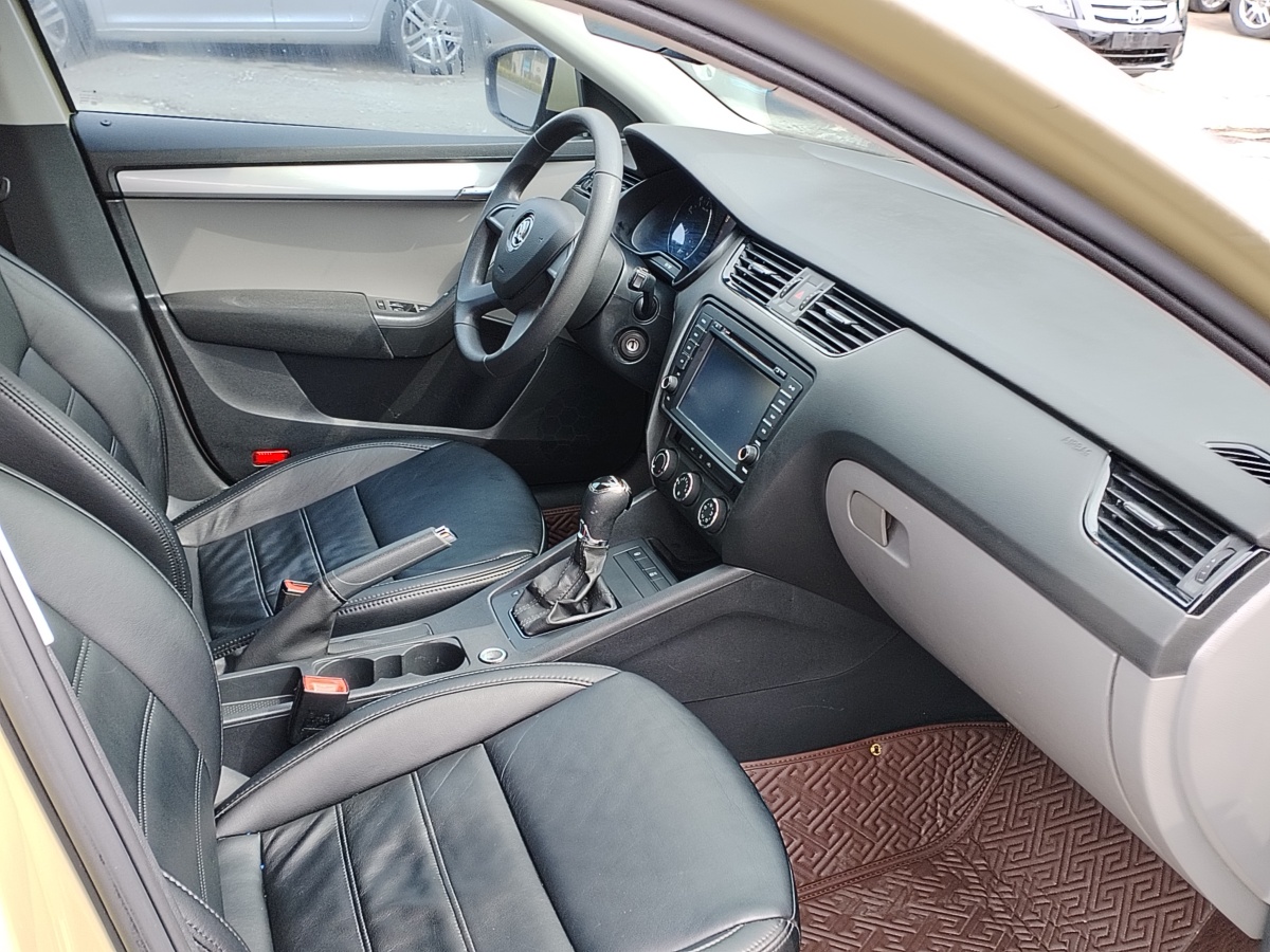 Skoda Octavia (Imported) 2015 car image #17