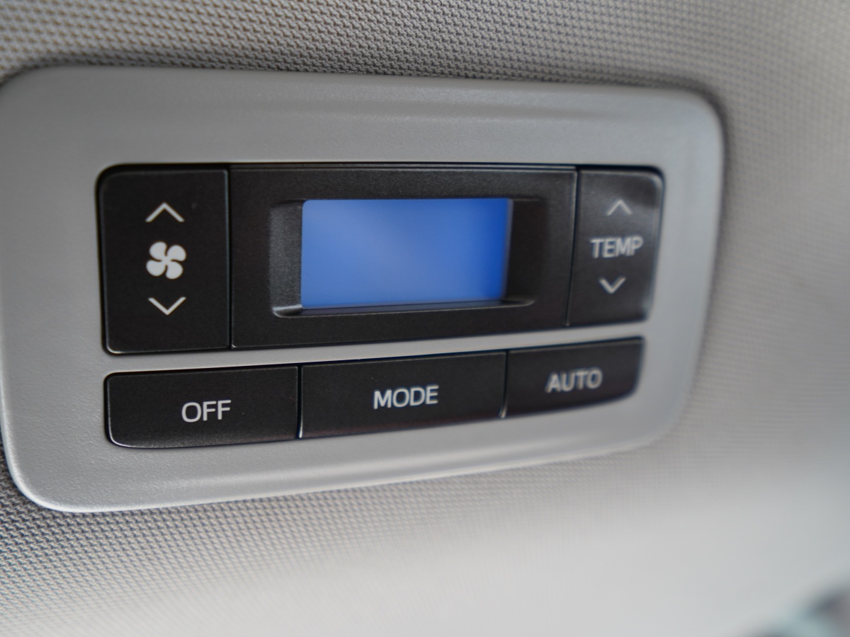 Toyota SIENNA 2018 car image #17