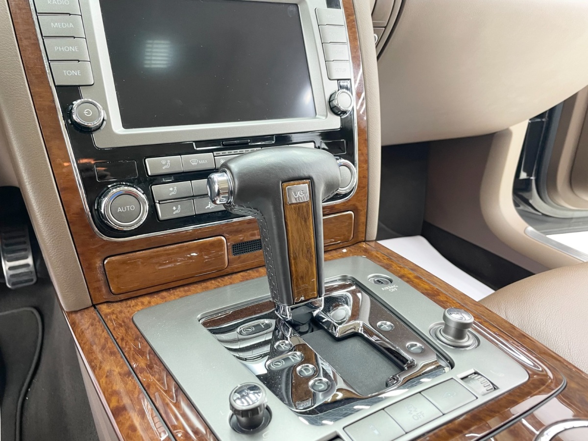 Volkswagen Pheaton 2012 immagine di auto #17