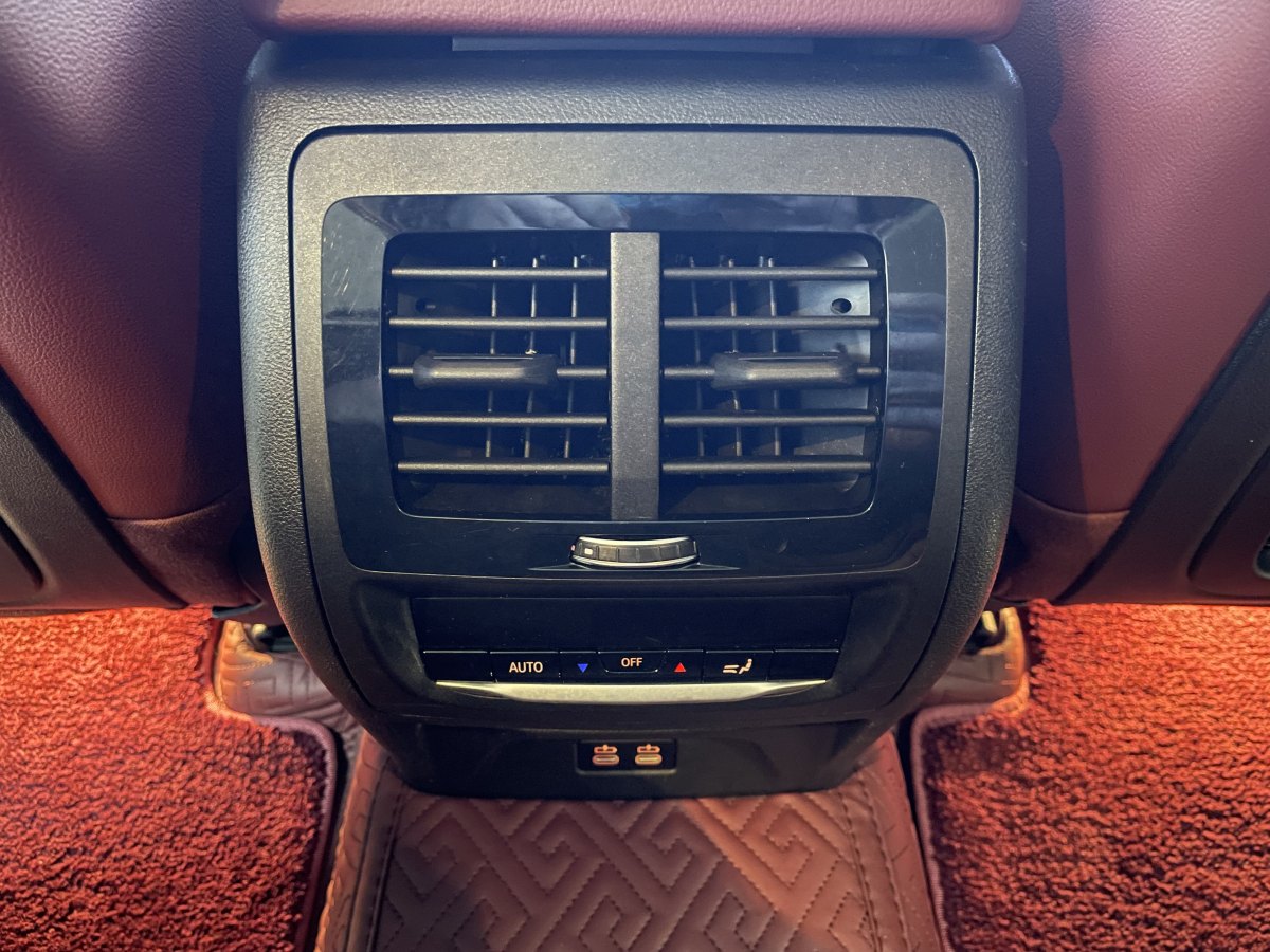 BMW X4 M 2022 car image #17