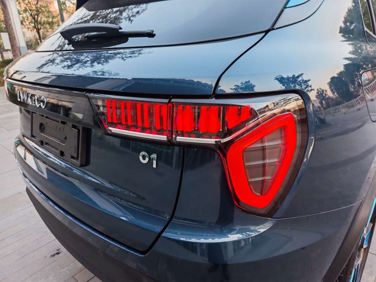 Lynk & Co 01 2019 car image #17