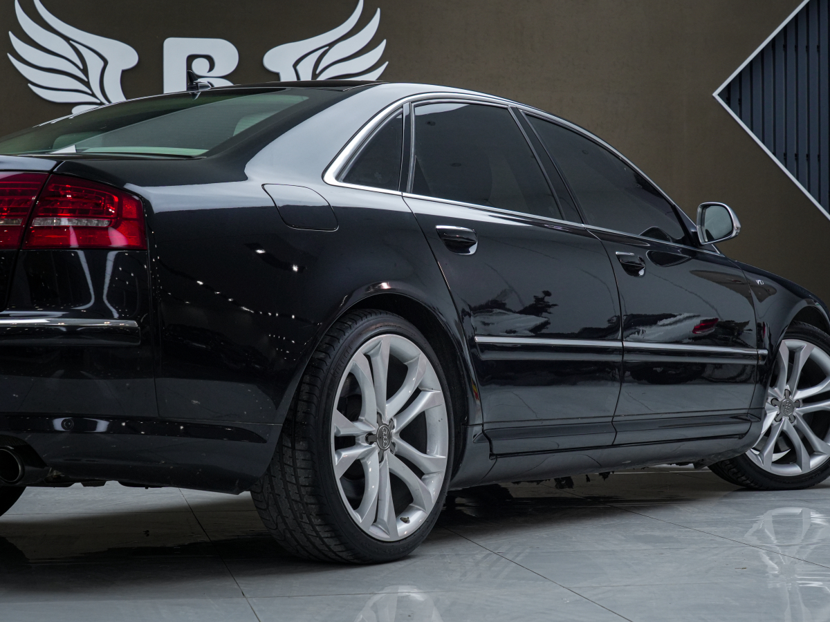 Audi S8 2009 car image #17