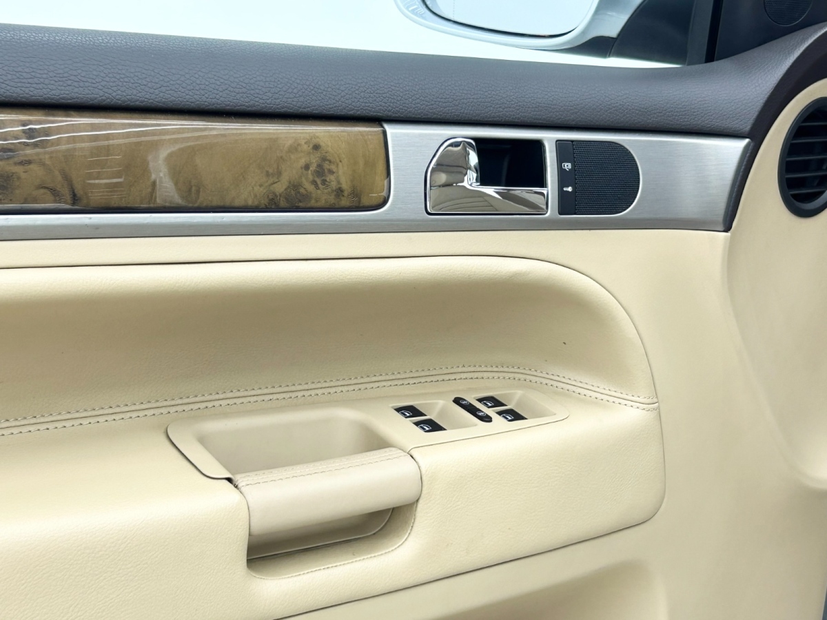 Volkswagen Touareg 2010 car image #17