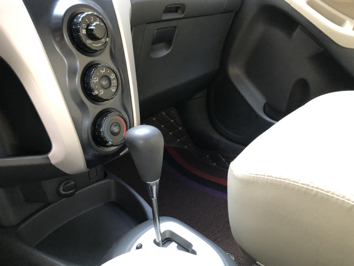 Toyota Yaris 2013 imagem de carro #17