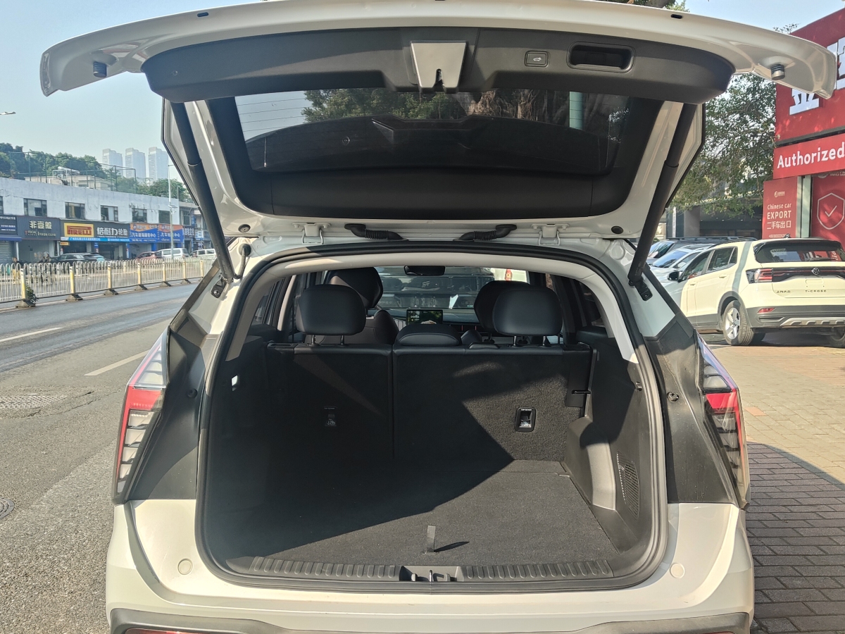 GEELY Boyue L 2024 car image #17