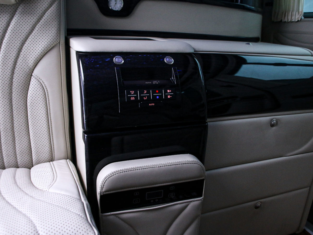 Volkswagen Multivan 2020 car image #17