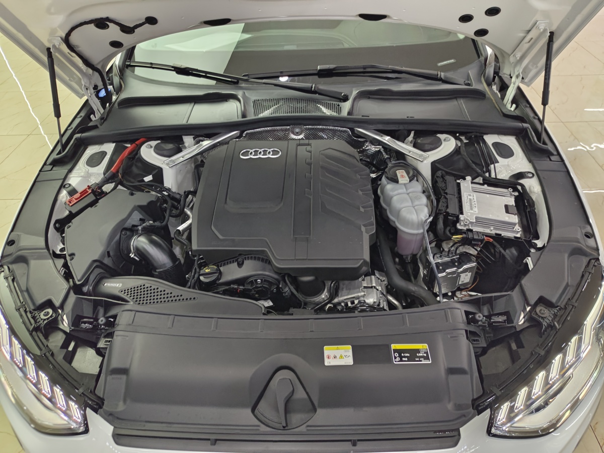 Audi A4L 2023 car image #17