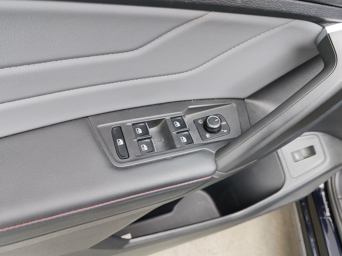 Volkswagen Tiguan X 2022 car image #17