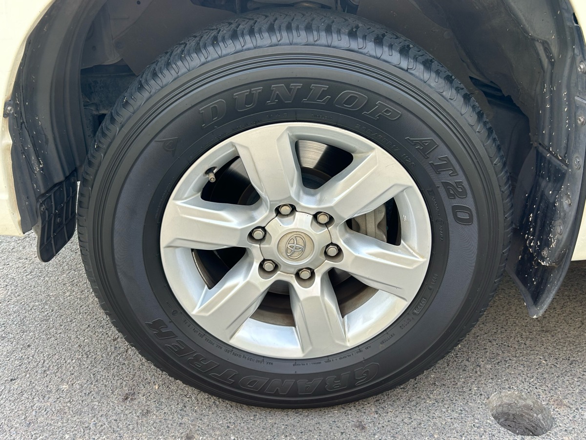 Toyota Land Cruiser Prado 2017 car image #17