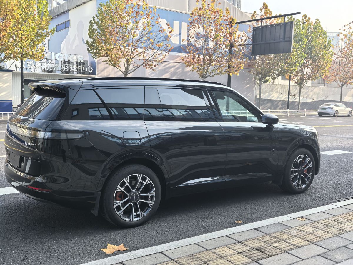 Lynk & Co 900 2025 car image #17