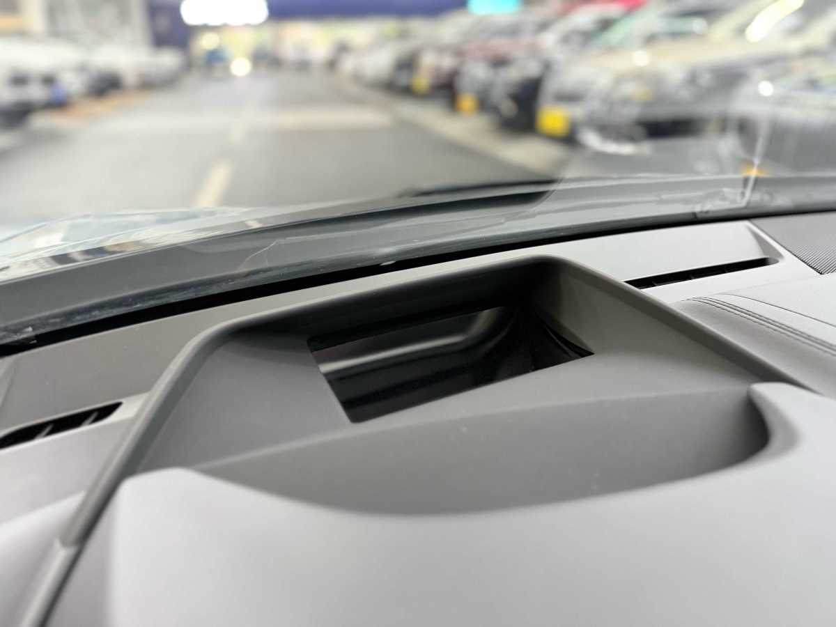 BMW i8 2017 car image #17