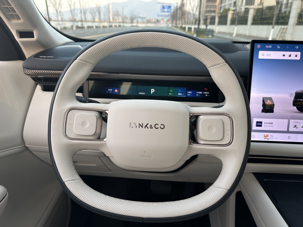 Lynk & Co 900 2025 car image #17