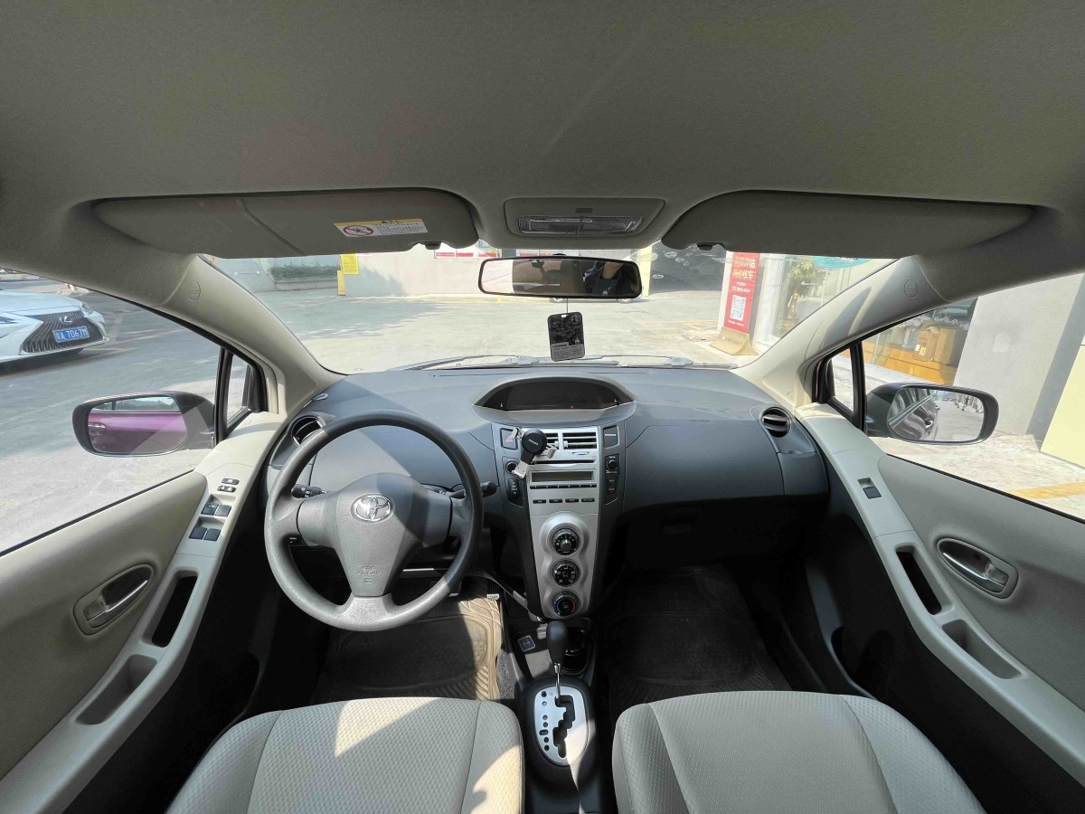 Toyota Yaris 2010 imagem de carro #17