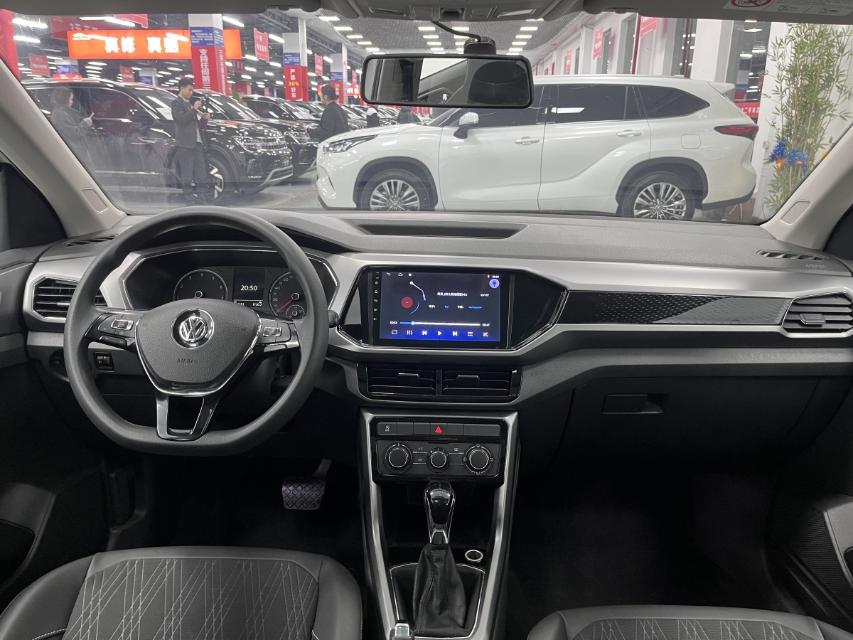 Volkswagen T-Cross 2019 car image #17
