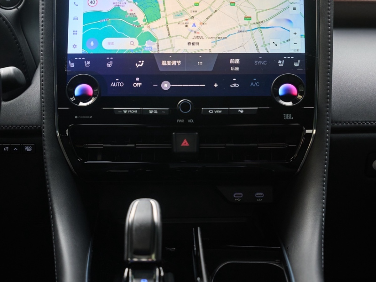 Toyota Alphard 2024 car image #17