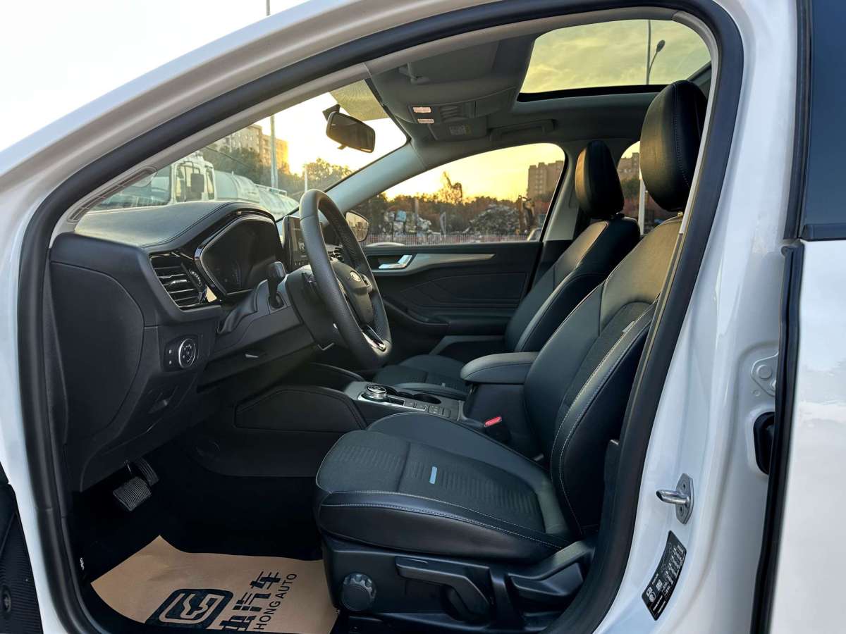 Ford Focus Active 2021 car image #17