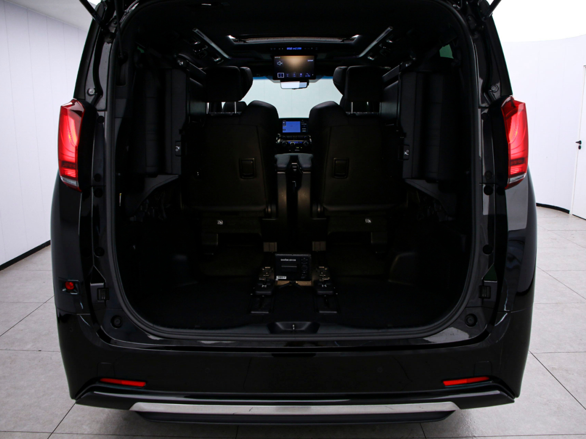 Toyota Alphard 2021 #17 Toyota Alphard 2021 car image #17