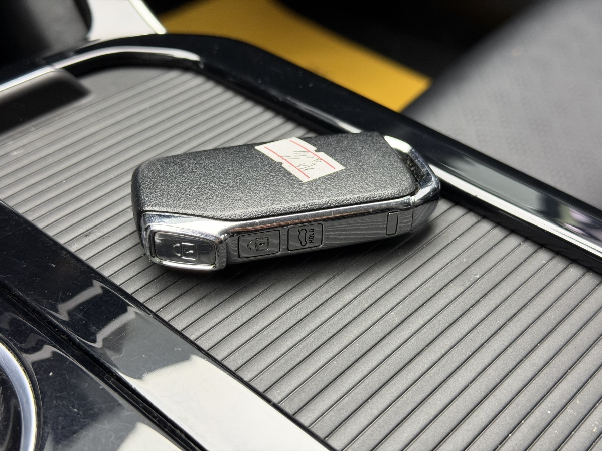 Kia K5 2020 car image #17