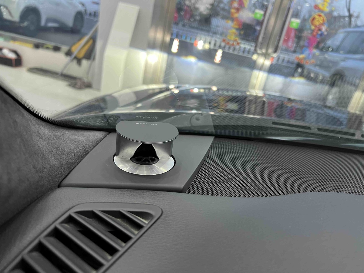 Audi S8 2009 car image #17