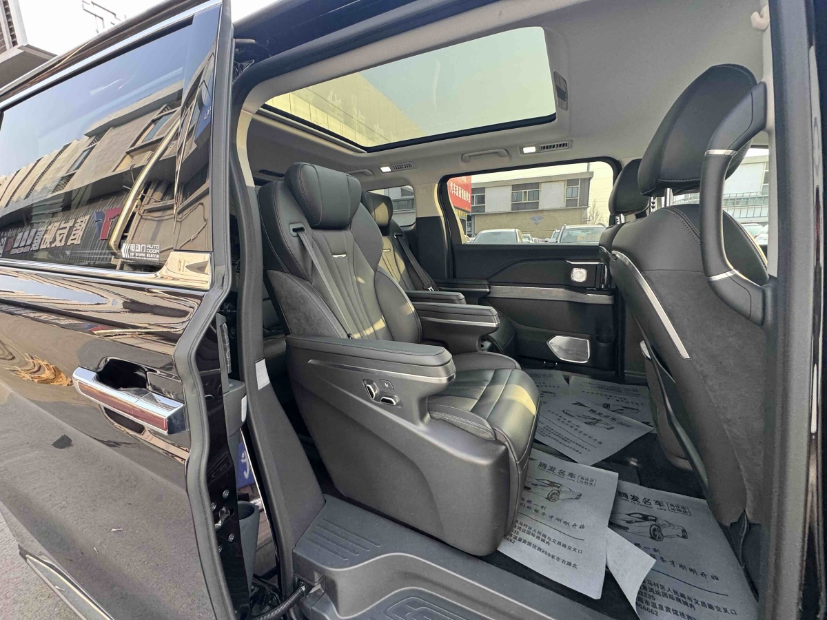 HongQi HQ9 PHEV 2024 #17 HongQi HQ9 PHEV 2024 car image #17