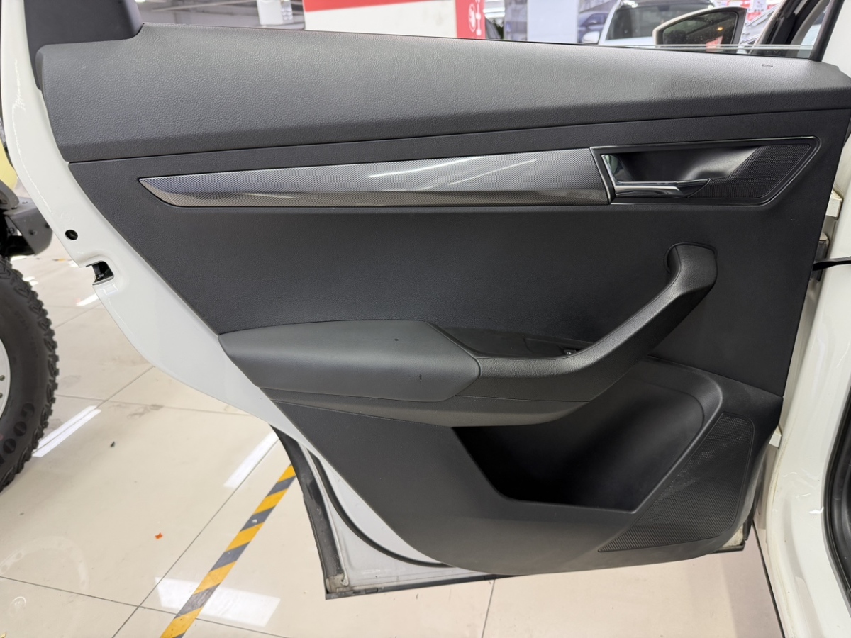 Skoda Karoq 2019 изображение автомобиля #17