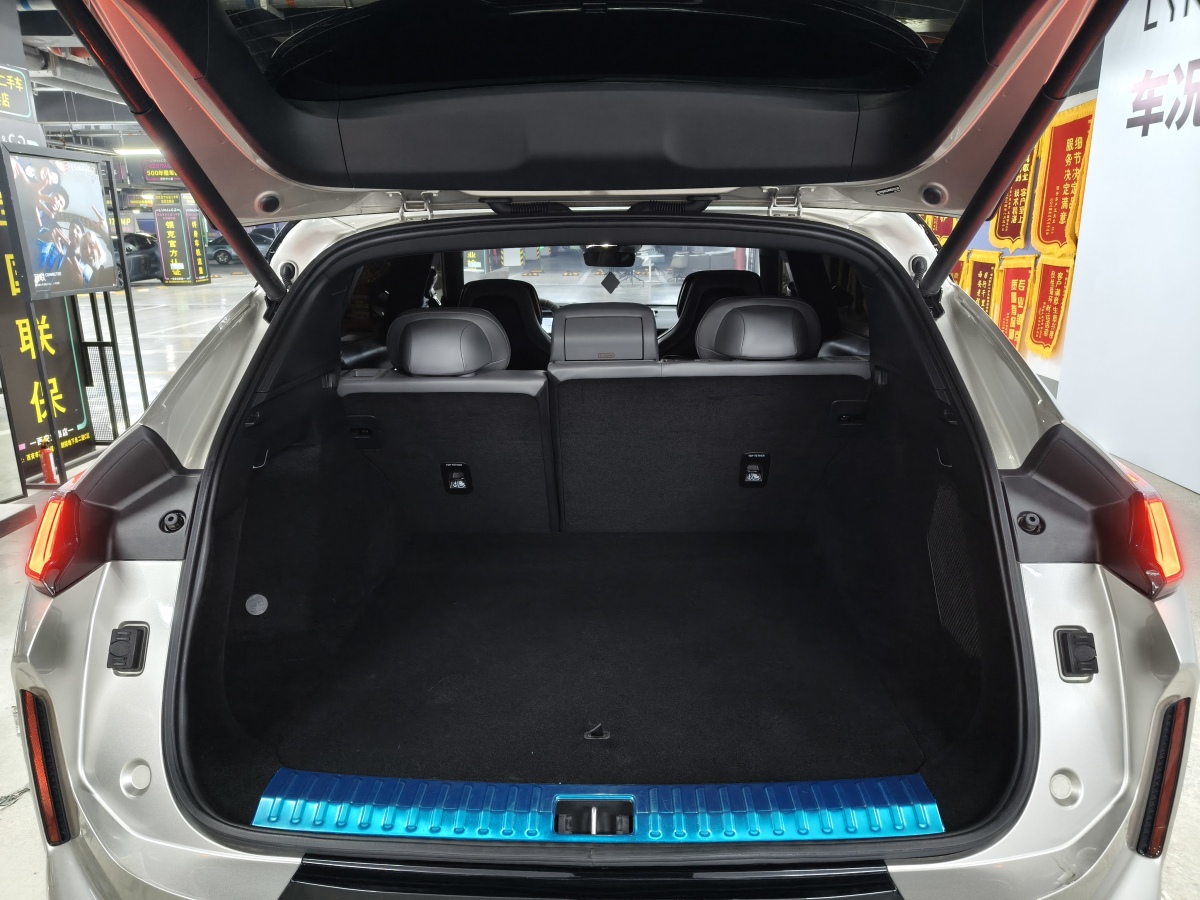 Lynk & Co 08 EM-P 2024 car image #17