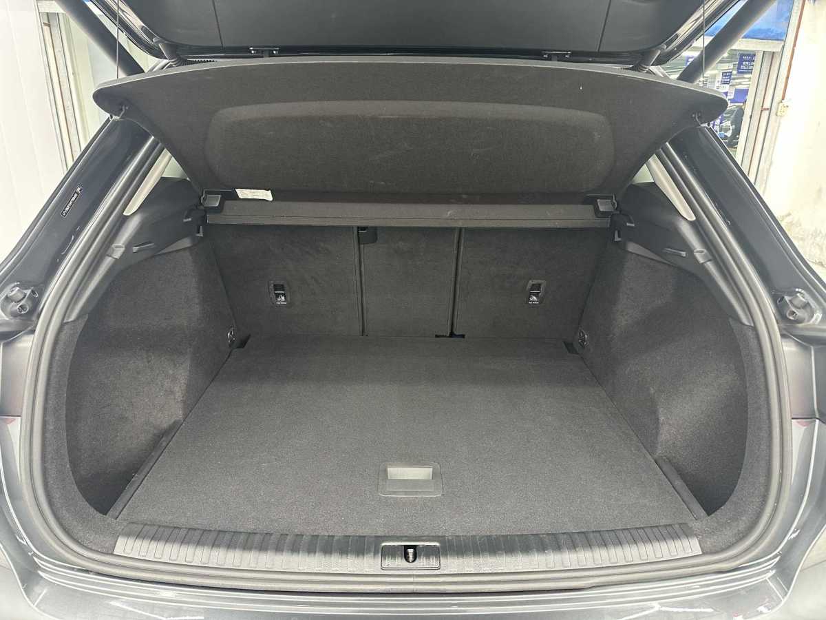 Audi Q3 2023 صورة سيارة #17