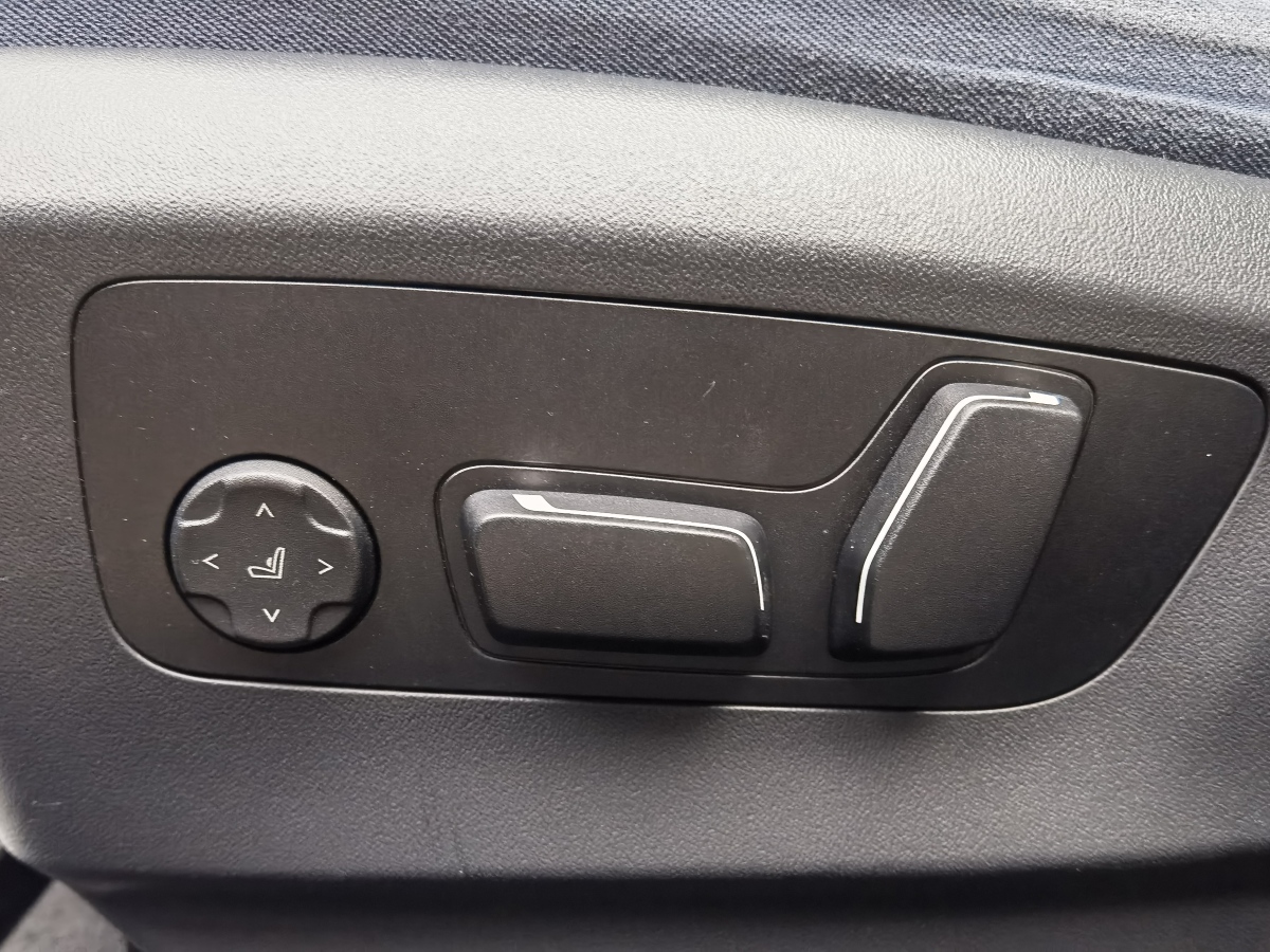 BMW i5 2024 immagine di auto #17