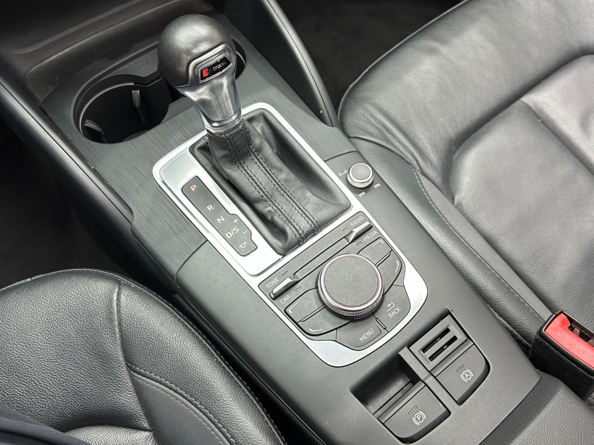 Audi A3 2015 car image #17