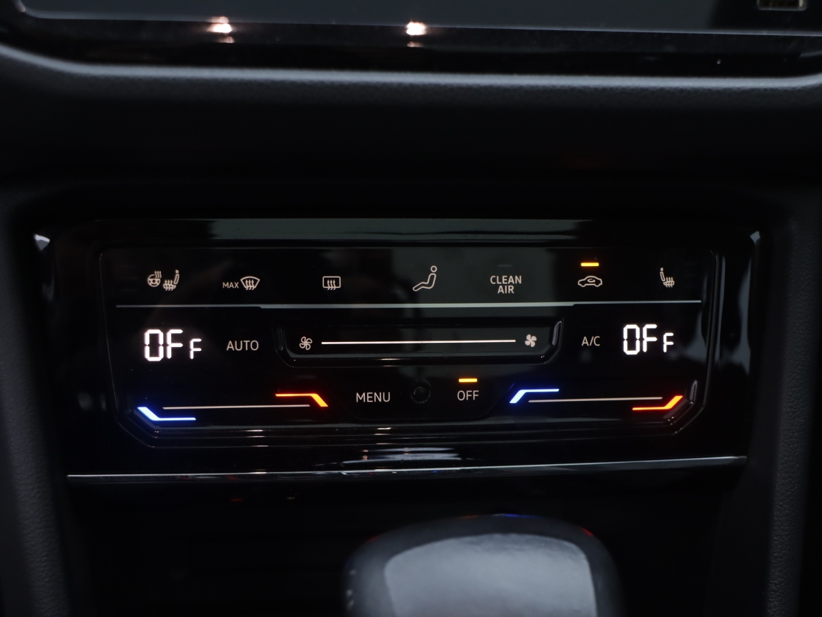 Volkswagen Tiguan L New Energy 2020 изображение автомобиля #17