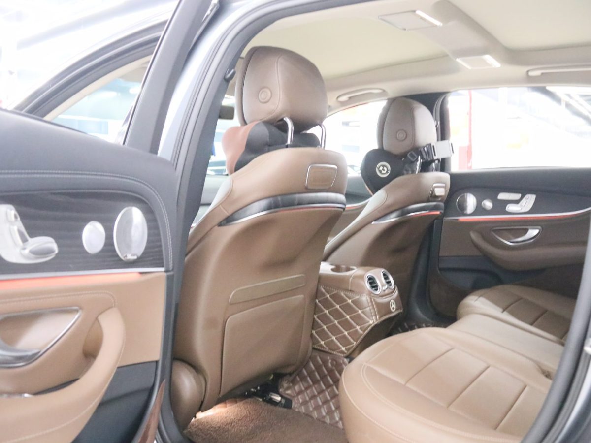 Mercedes-Benz 2019 car image #17