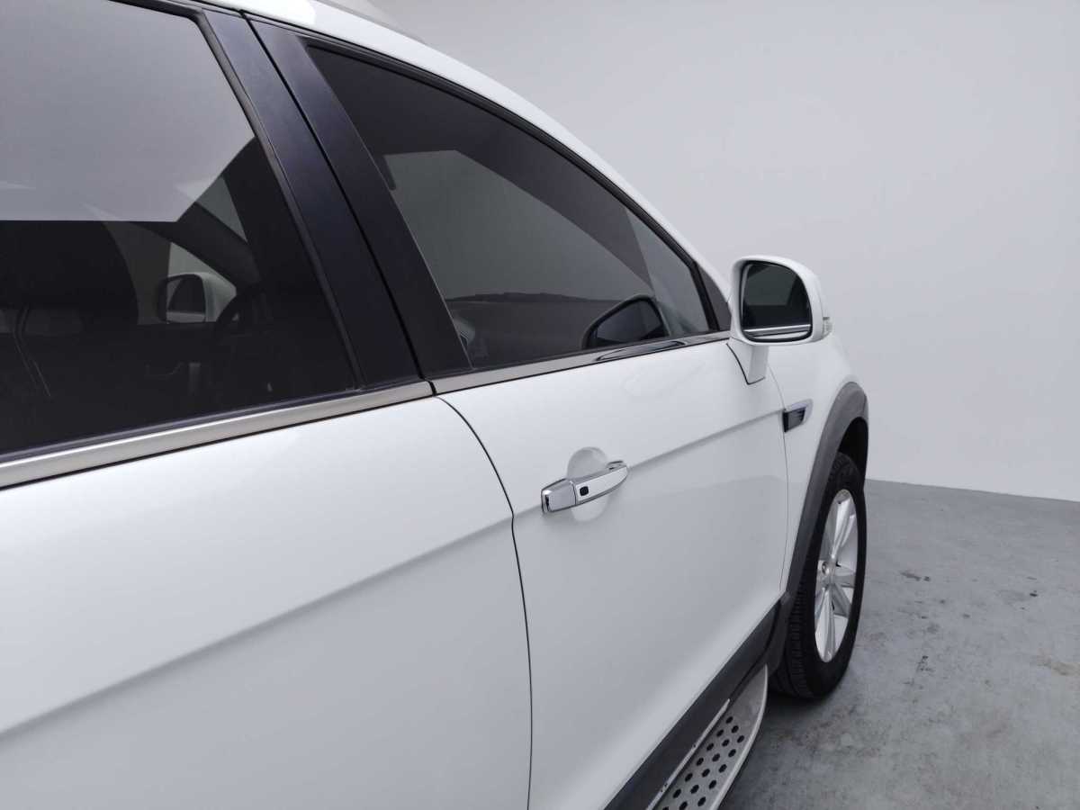 Chevrolet Captiva 2016 car image #17