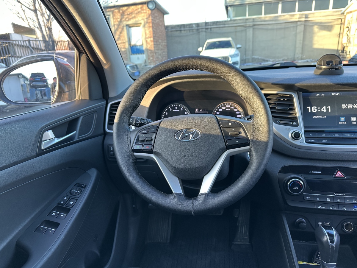 Hyundai Tucson 2016 car image #17