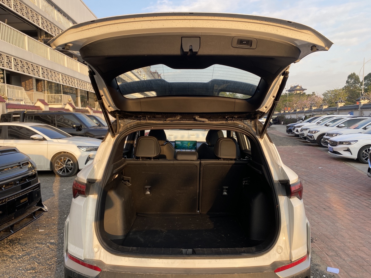 GEELY Coolray 2024 car image #17