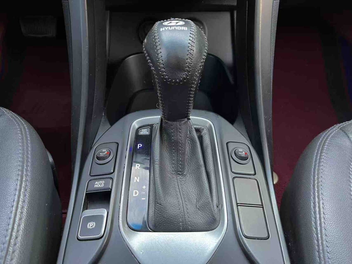 Hyundai Santa Fe 2013 car image #17