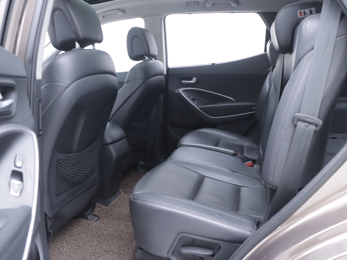 Hyundai Santa Fe 2013 car image #17