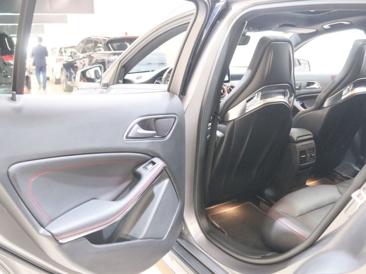 Mercedes-Benz GLA AMG 2016 car image #17