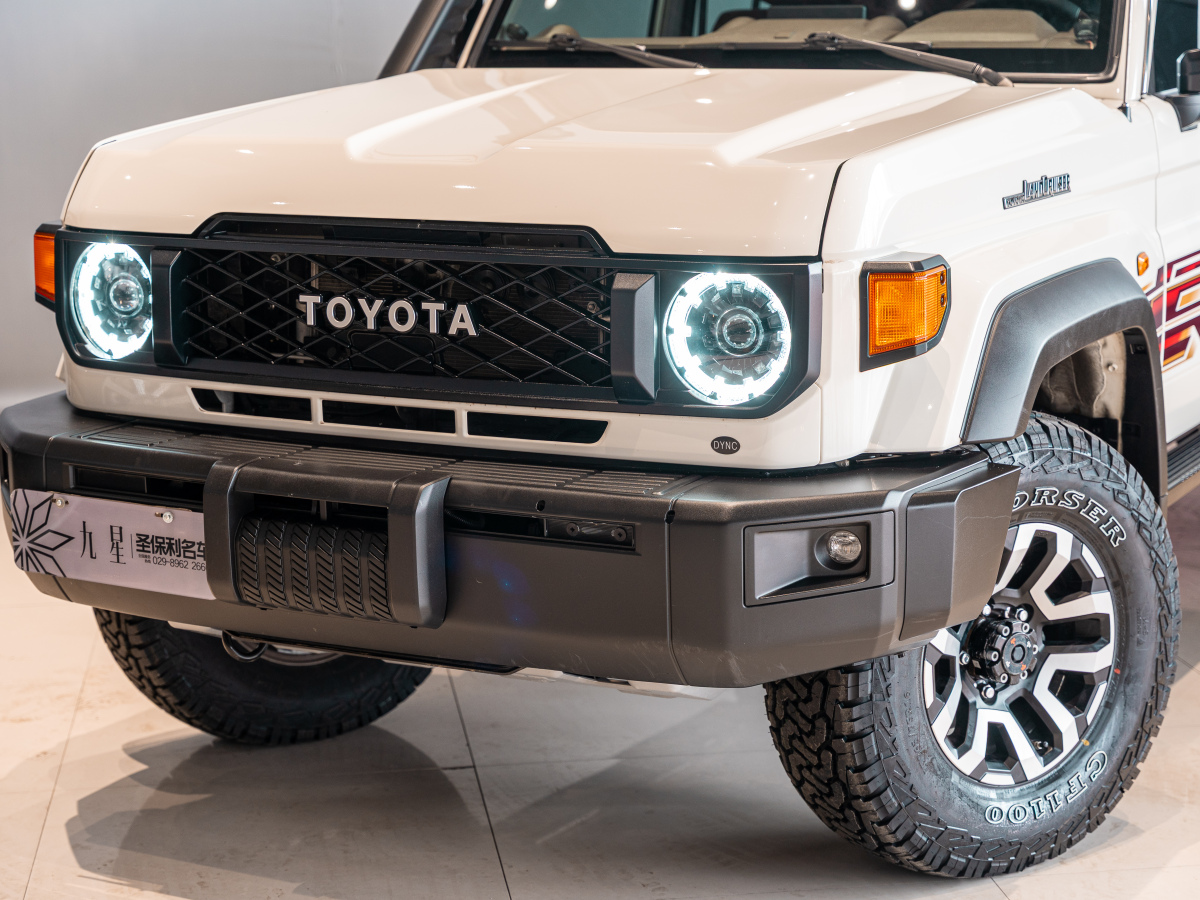 Toyota FJ Cruiser 2024 car image #17