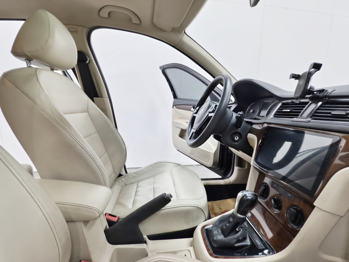 Volkswagen Lavida 2013 car image #17
