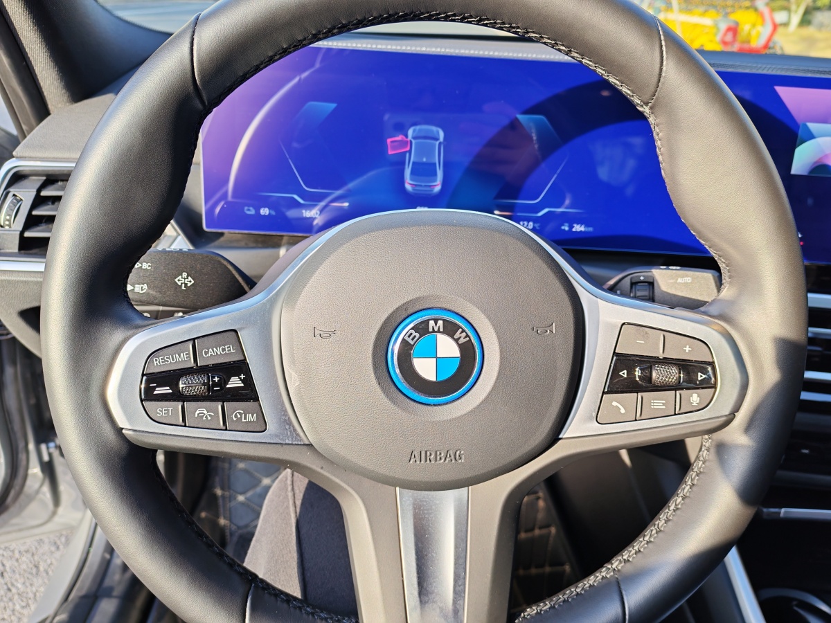 BMW i3 2023 immagine di auto #17