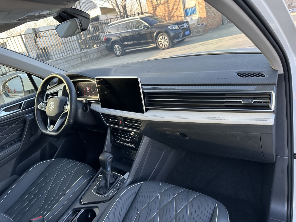 Volkswagen Tiguan L 2021 car image #17