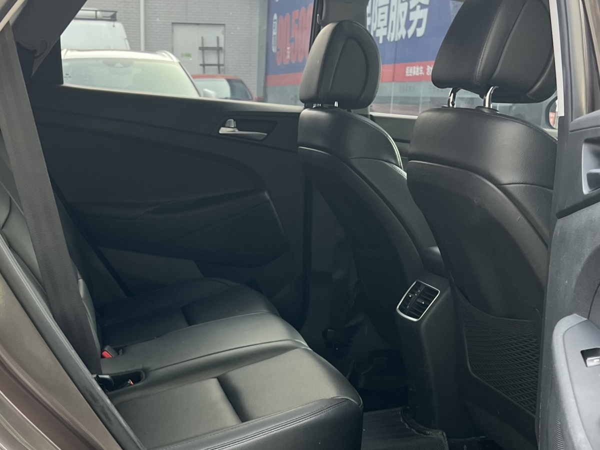 Hyundai Tucson 2017 immagine di auto #17