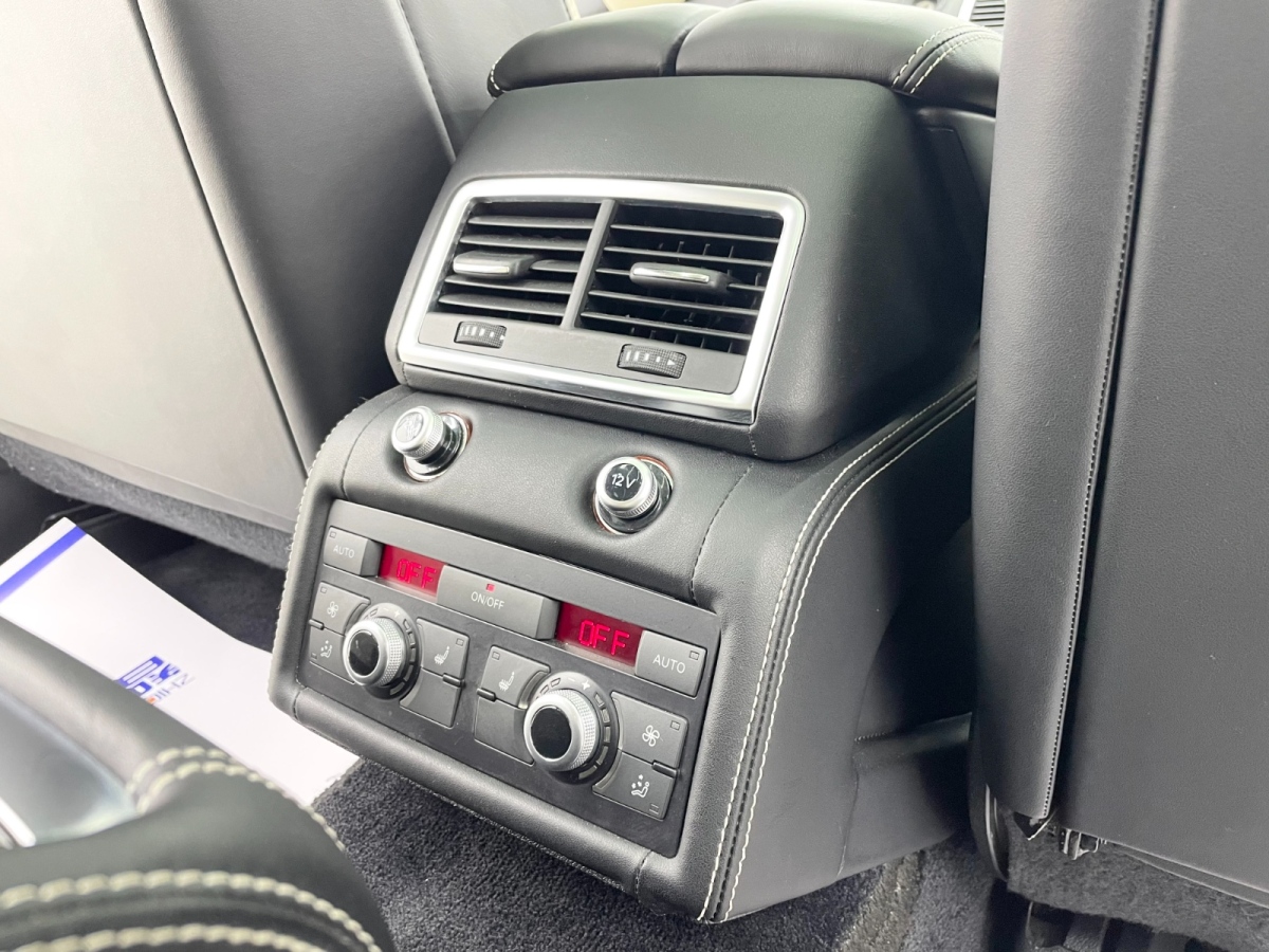 Audi Q7 2010 car image #17