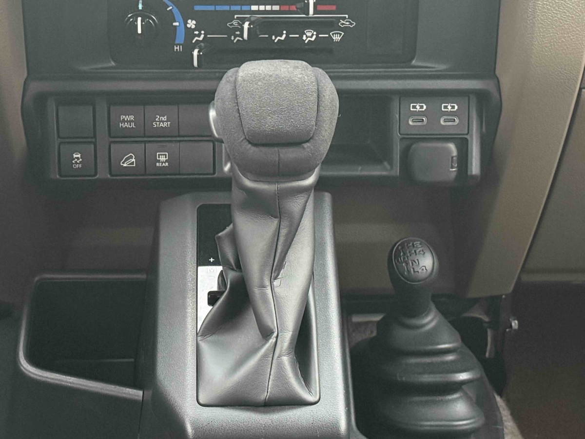 Toyota FJ Cruiser 2025 car image #17